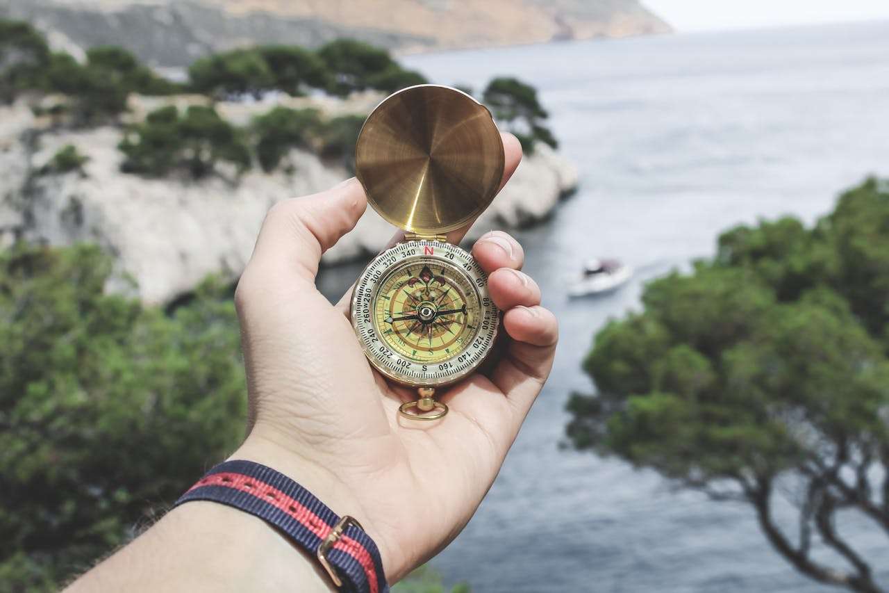 9 Best Hiking Compasses for Outdoor Adventurers