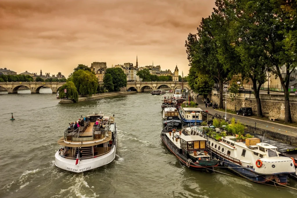 paris dinner cruise